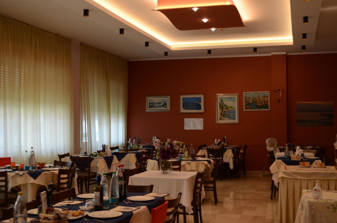 Hotel Boston Cesenatico Zewnętrze zdjęcie